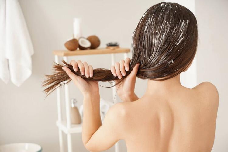 Beauty tip dne: peeling pokožky hlavy – klíč k dlouhým a zdravým vlasům