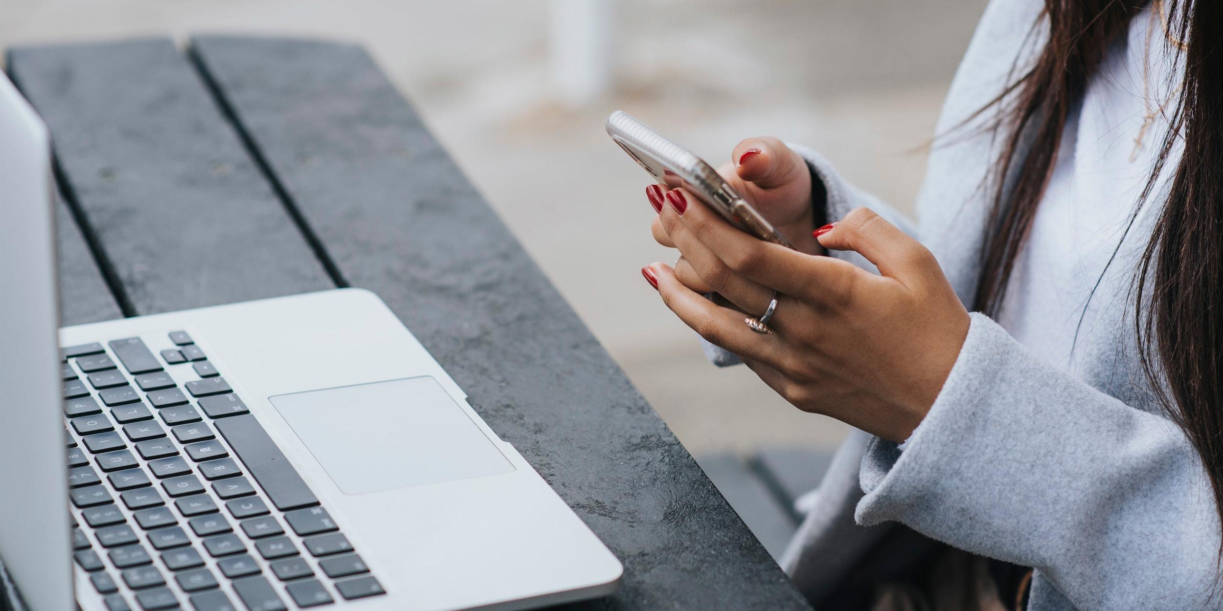 Jak modré světlo ovlivňuje kůži?